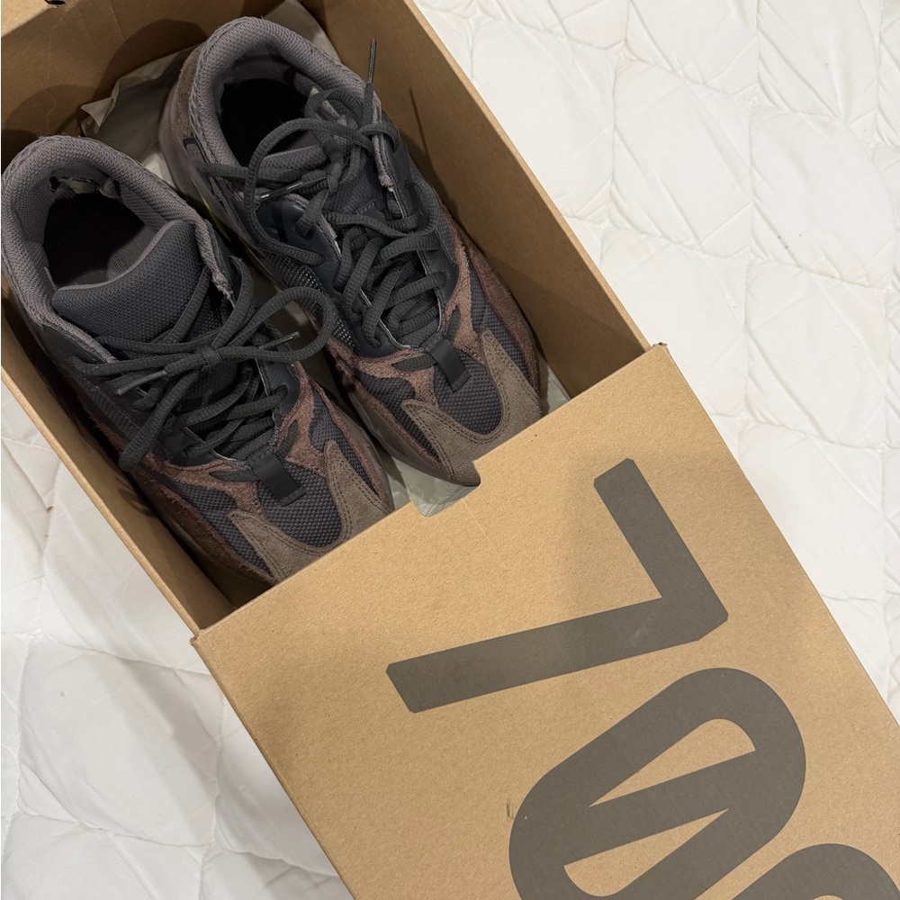 Adidas Yeezy Boost 700 mauve